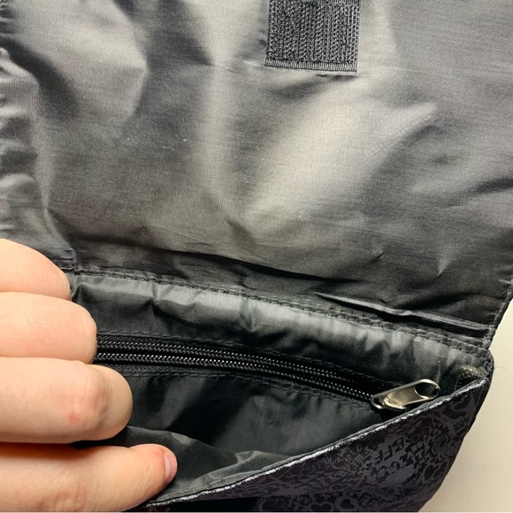 Monster High Girls Black Sparkly
Crossbody Shoulder Bag Purse/W
Pockets New - Picture 4 of 9